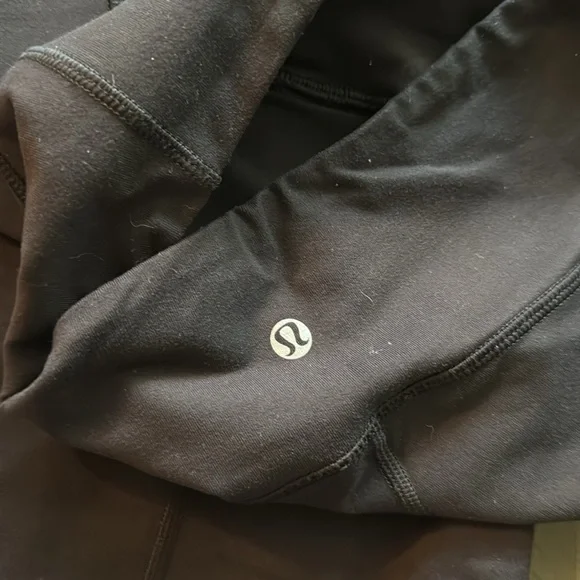 Lululemon leggings ((8) - Picture 3 of 7